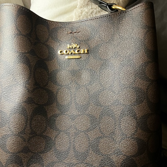 Coach bucket bag authentic - Picture 2 of 7